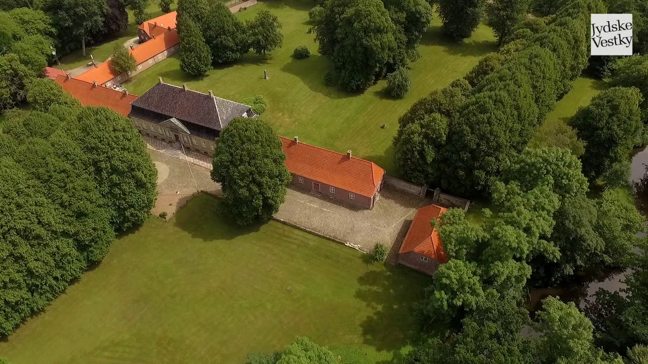 Nørholm Gods og Vandmøllen en sommerdag
