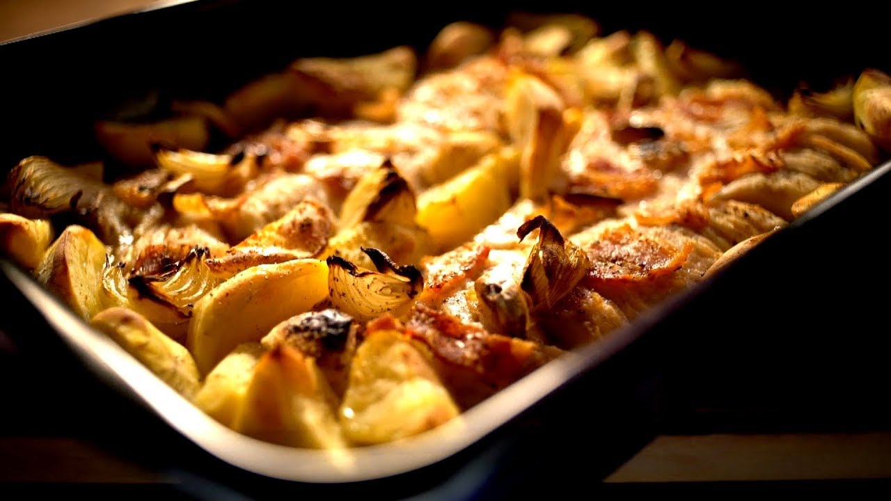 Borbás Marcsi szakácskönyve – Sült ponty burgonyával, baconnel, hagymával (2019.03.31.)