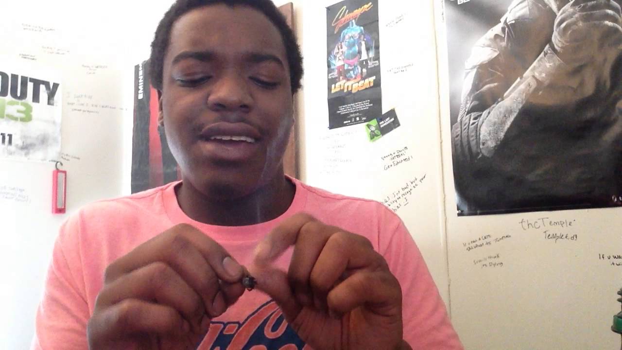 WHO HAS THE BEST WEED? (Smoking a Blunt)