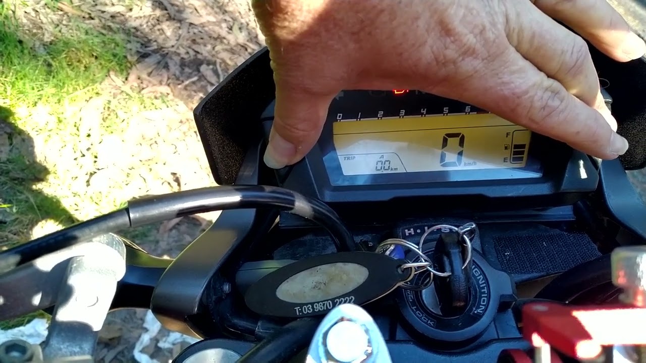 How to change the clock on a Honda