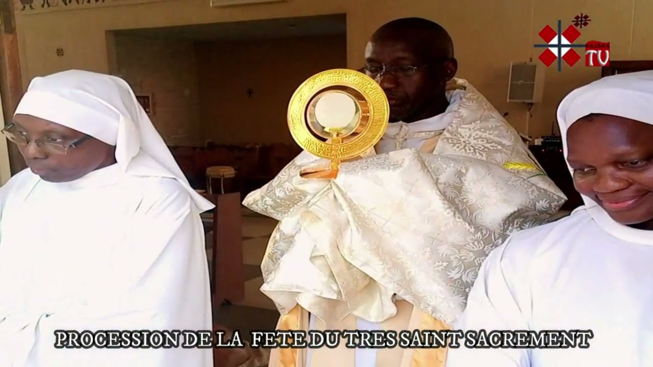 Moniales de l’Abbaye St Jean-Baptiste de KG Procession du TRES SAINT SACREMENT