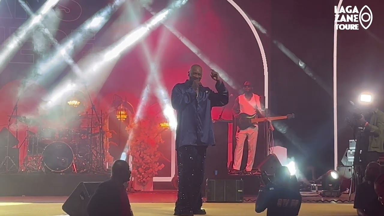 SINGUILA RENTRE DANS LA FOULE PENDANT SON CONCERT À ABIDJAN, CÉLÉBRANT SES 20 ANS DE CARRIÈRE !🔥