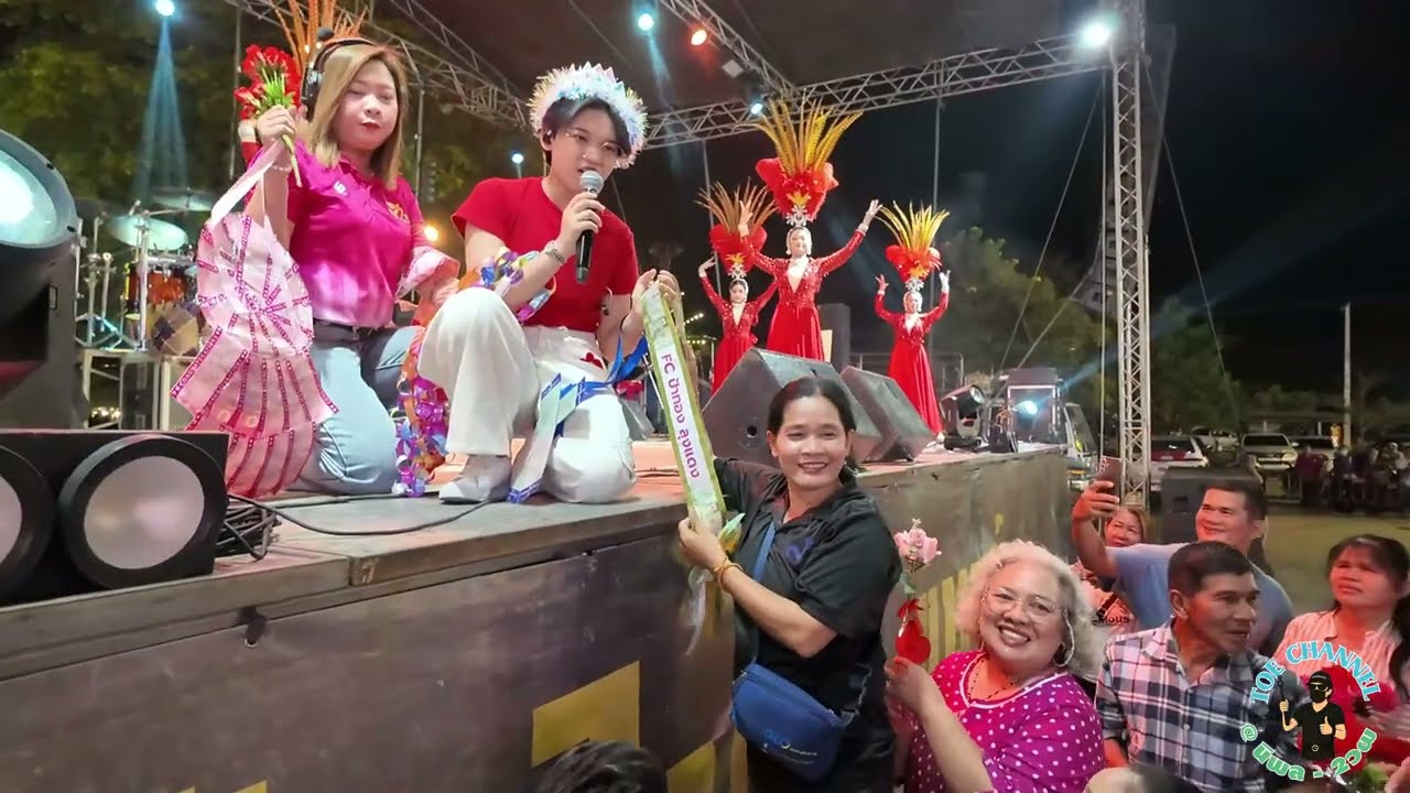 น้องต้นข้าวร้องเพลงสาวเพชรบุรี@งานปิดทองหลวงพ่อวรรณ วัดดอนสำโรง อ หนองหญ้าไซ จ สุพรรณบุรี 14 ก พ 69