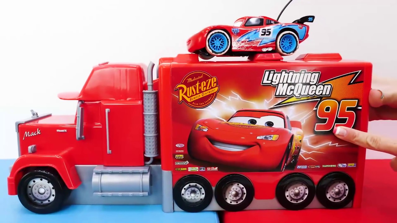 Saetta McQueen e la pista per le macchine - Apertura giochi per bambini