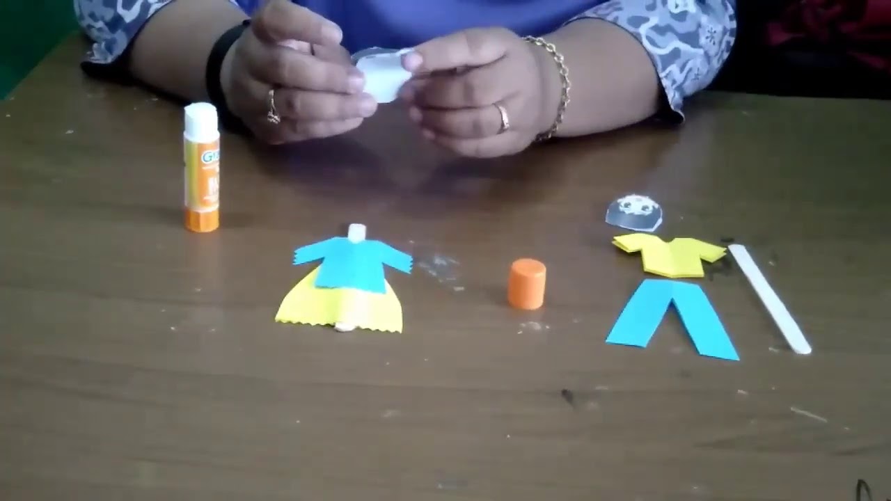 KELAS B TEMA KELUARGAKU SUB TEMA ANGGOTA KELUARGAKU PEMBELAJARANNYA: MEMBUAT WAYANG KAKAK DAN ADIK