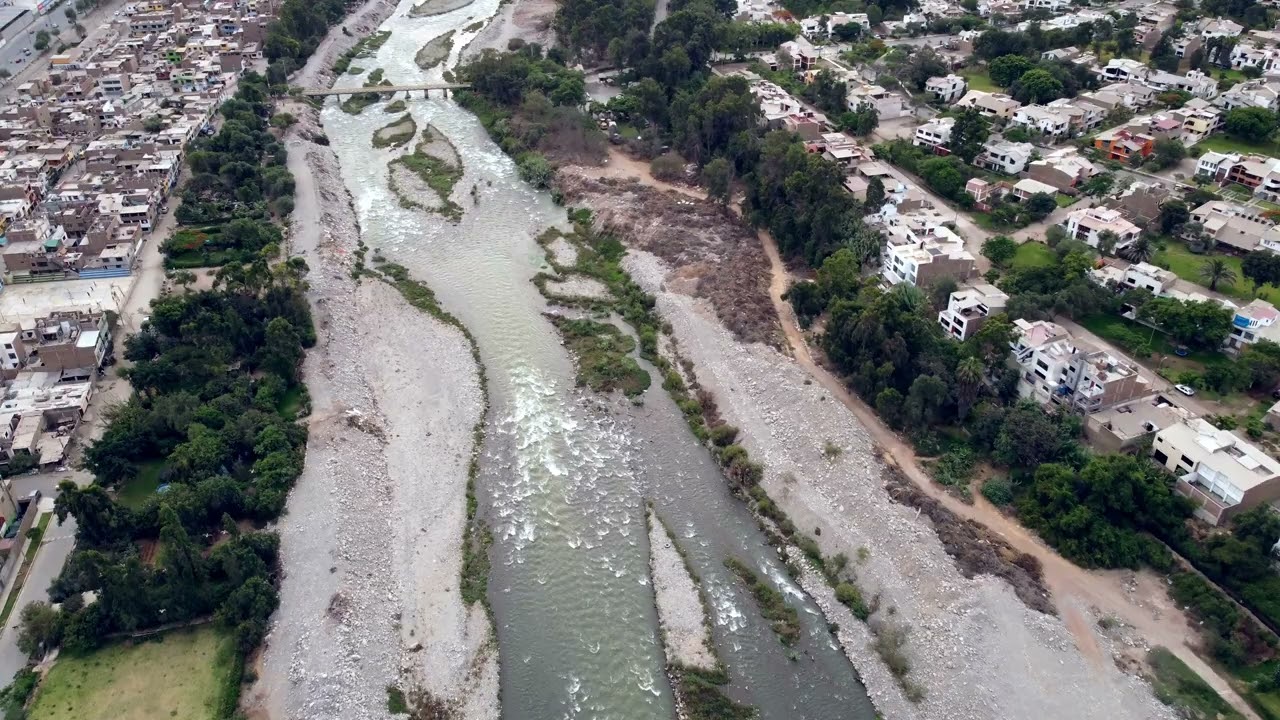 Chaclacayo, Pérou, filmé par un drone en 4K