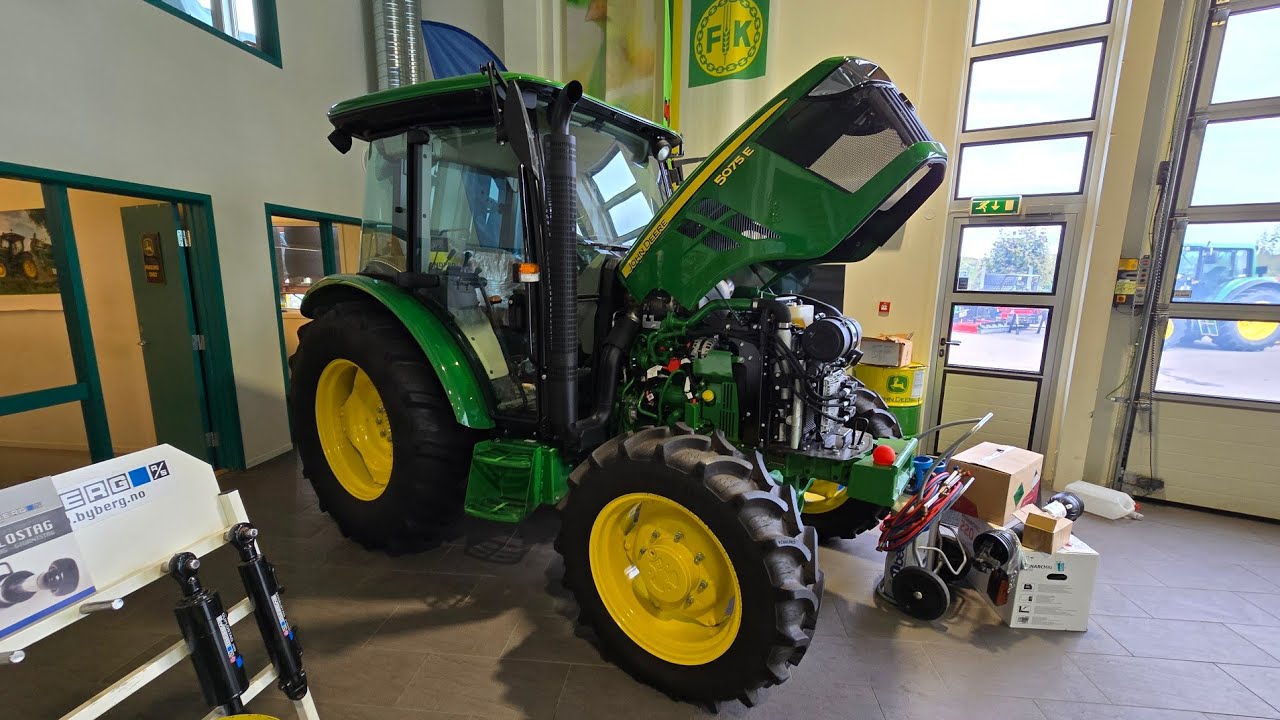 🚜 New John Deere 5075 E Tractor | Visual Review