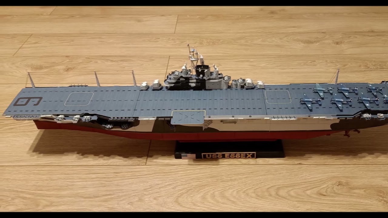 Model kartonowy Mały Modelarz skala 1:300 USS Essex lotniskowiec
