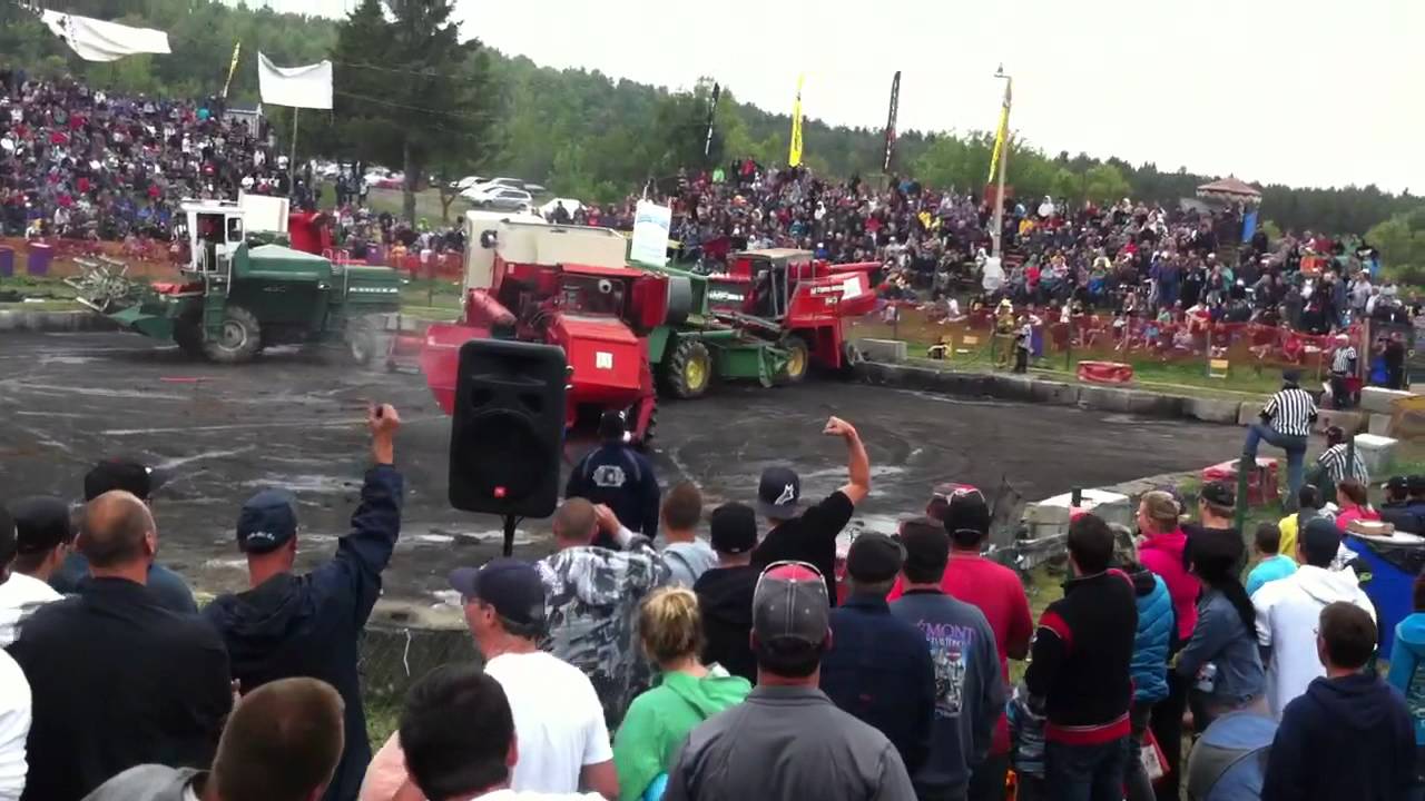 Demol de moisoneusse batteuse au festival de la bar a jack