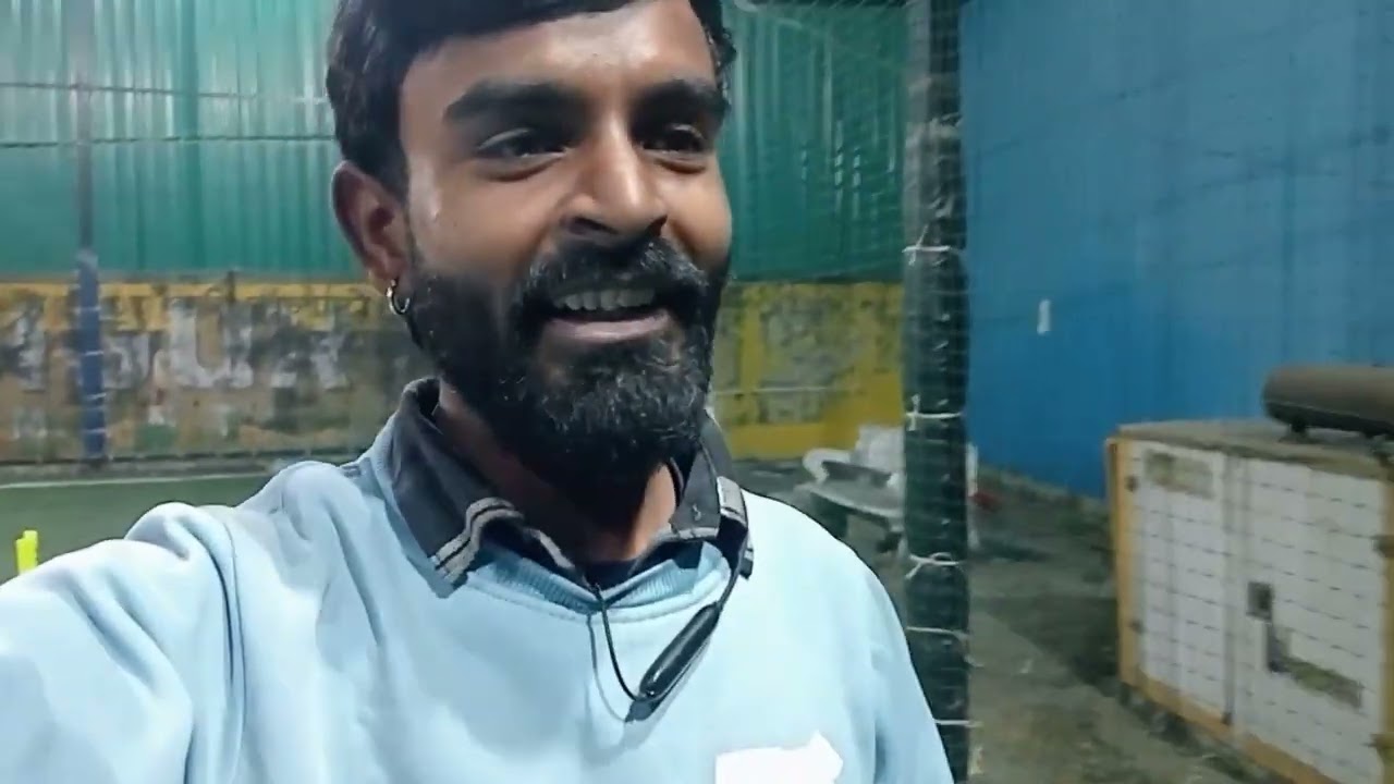 Toh aaj hum gye cricket khelne 😅😅