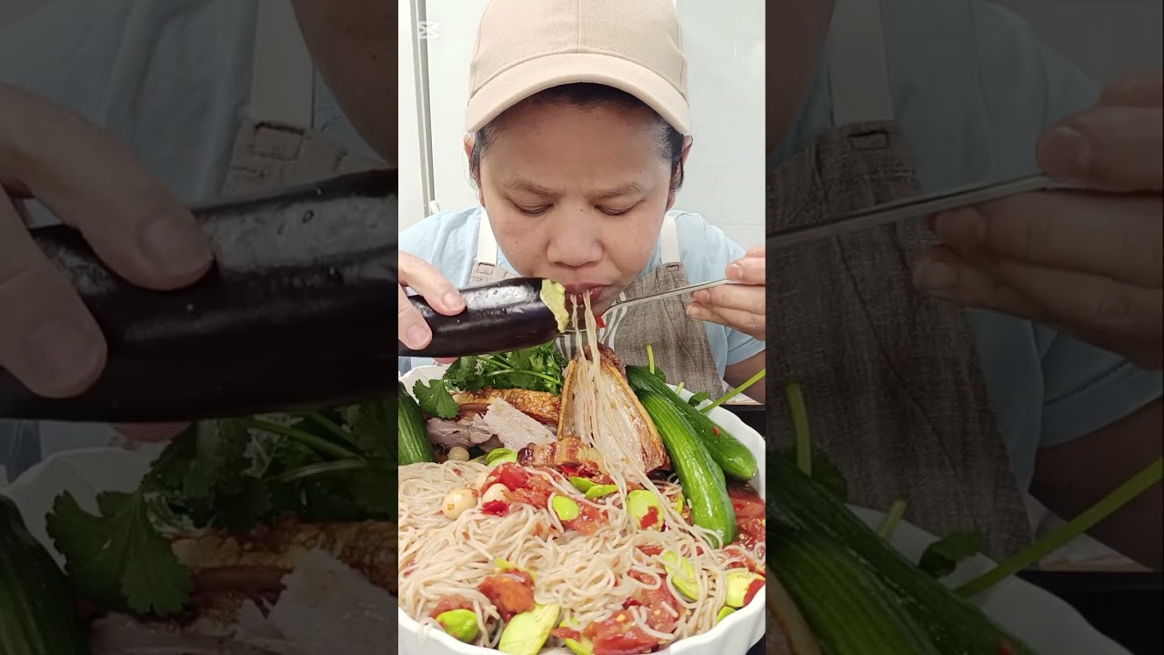 #ตำซั่วขนมจีน กินกับหมูกรอบ แกล้มผักสดๆ