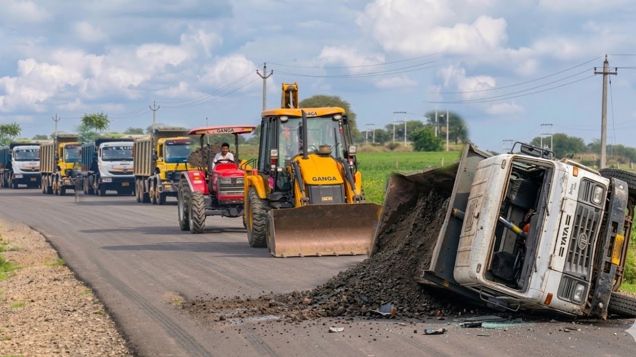 New JCB 3dx Backhoe Machine Loading Mud in TATA Dump Truck And Tata Dump Truck Overturned On The Way