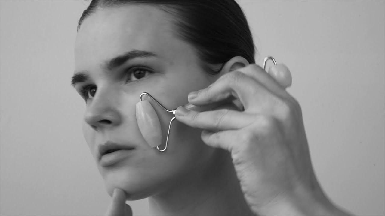 FACE GAME ritualas su rožinio kvarco masažuokliu