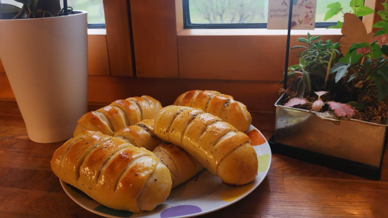 Pains moelleux +++ à la viande hachés et au fromage. Avec pliage.