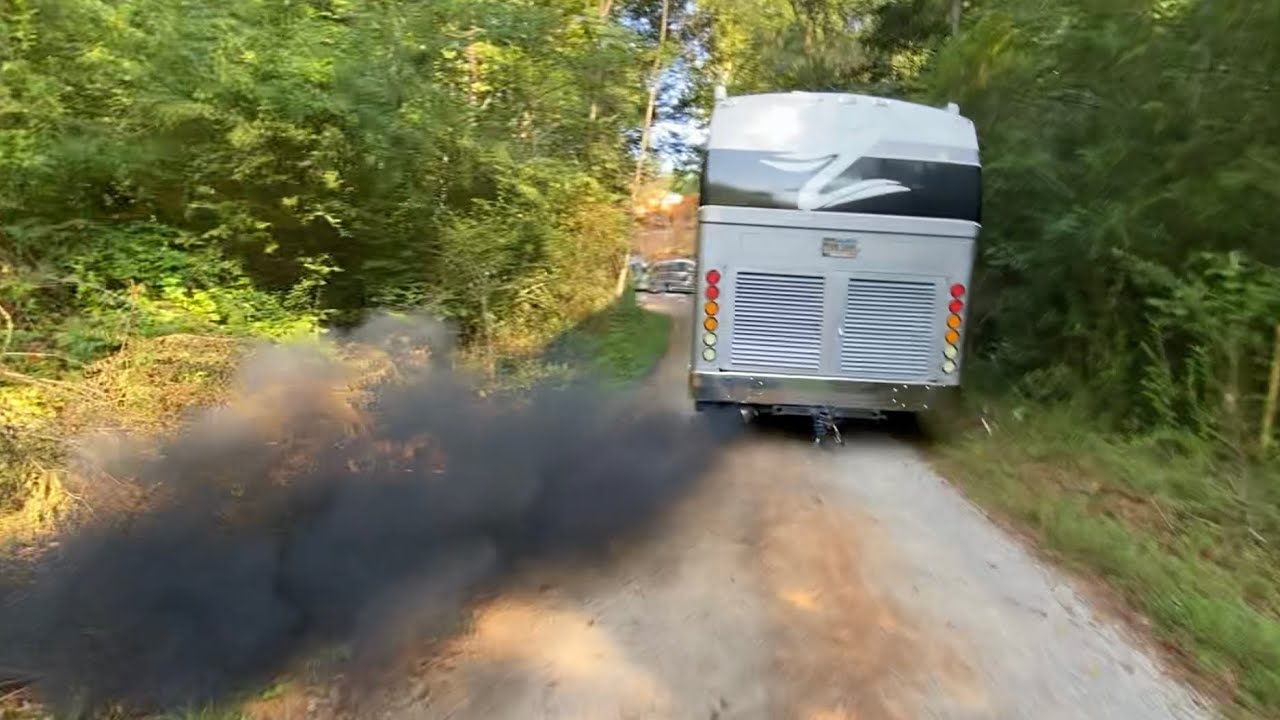 8v92TA hauling butt up the hill.  Hot rod Prevost bus