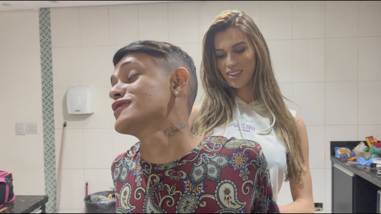 ELA FEZ MASSAGEM NO CREMOSINHO