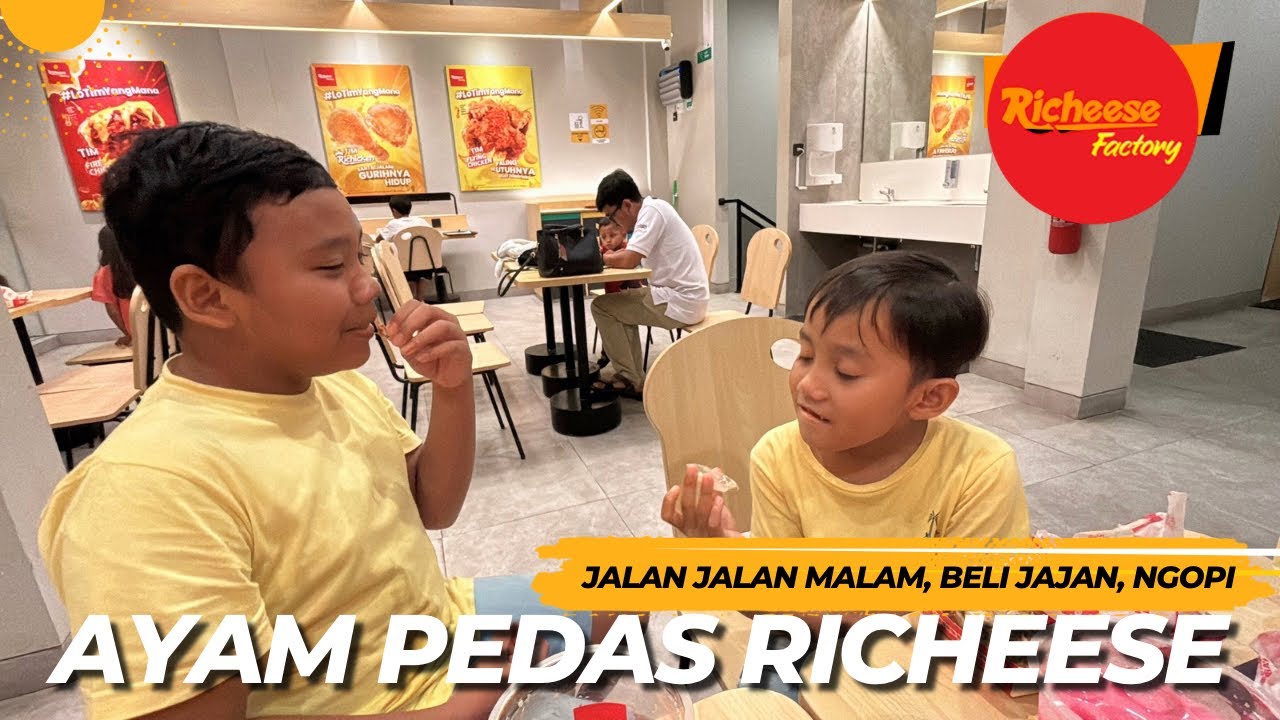 Makan Malam di Richeese Factory Pangandaran : Lokasi Strategis Dekat Gerbang Pantai