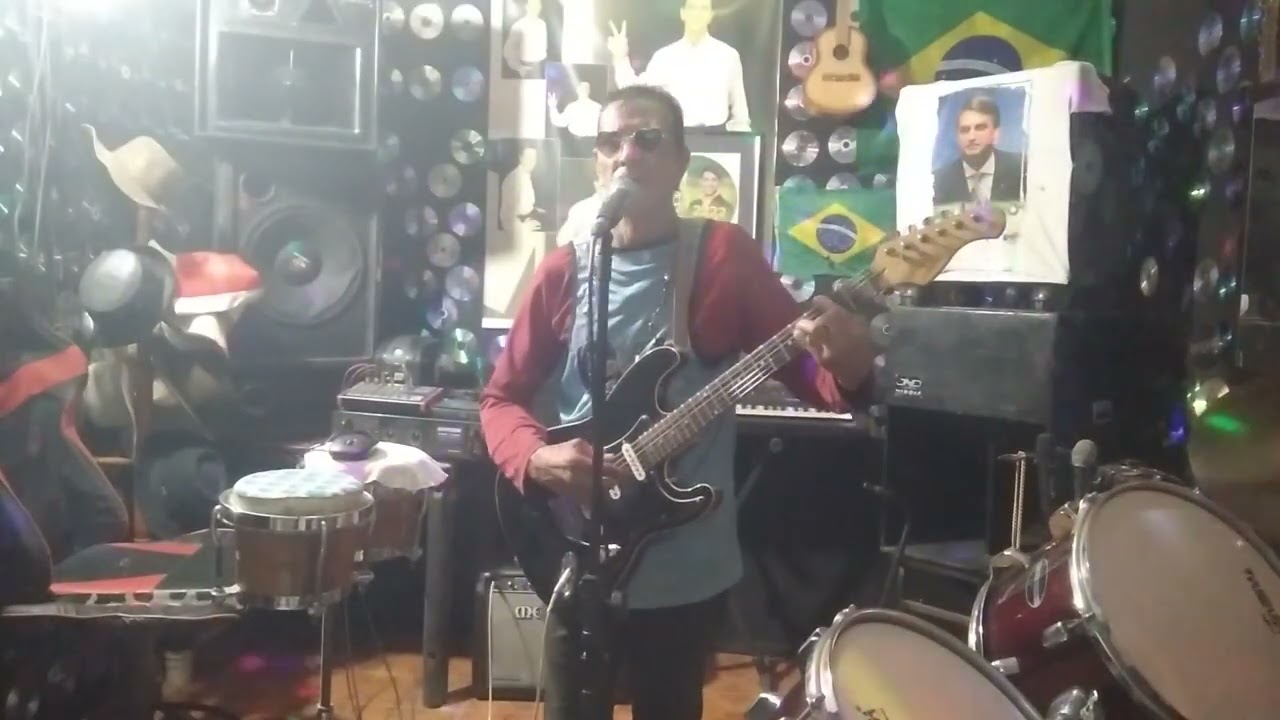 ❤️💋 trio parada dura luz da minha.  na voz e guitarra com o cantor delcio file. é pra mata saudade 