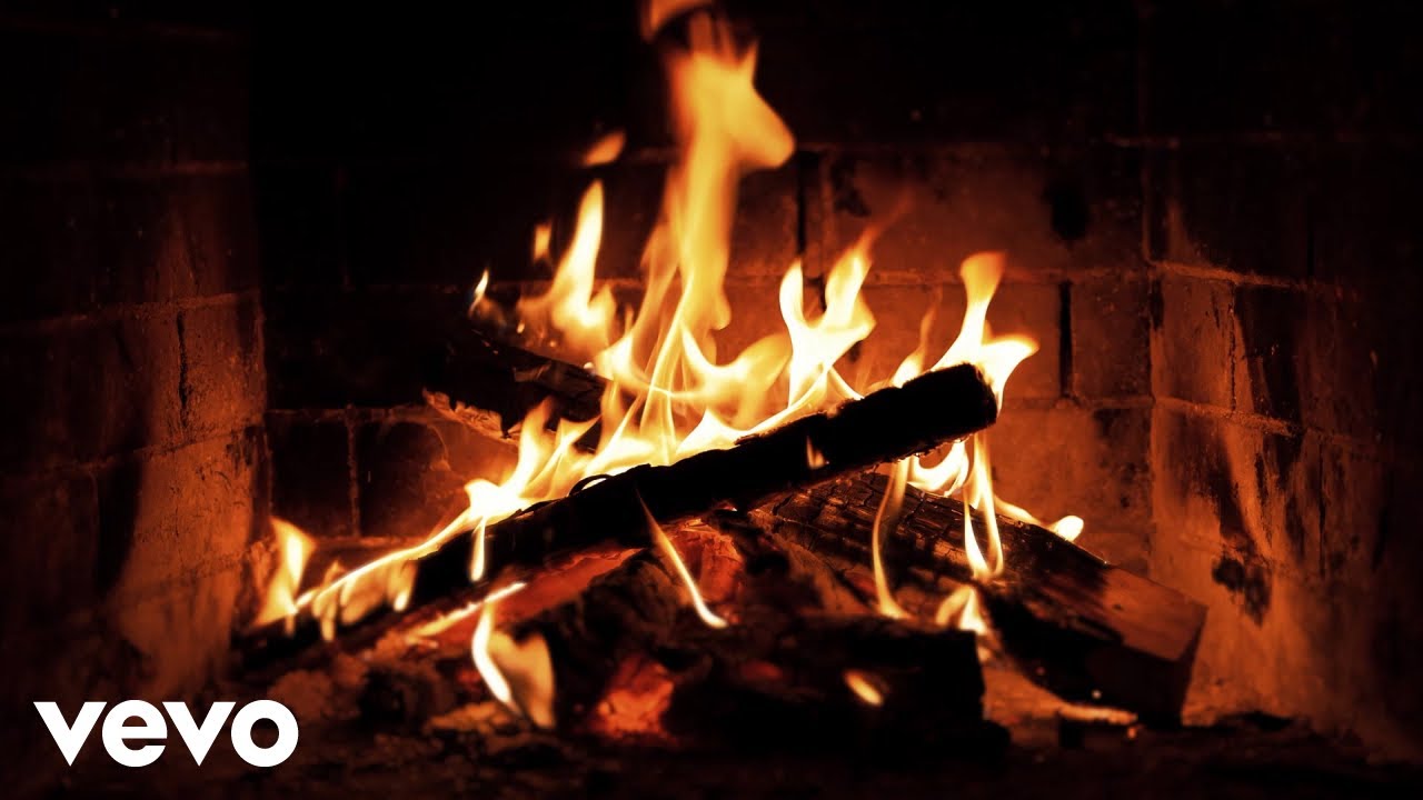 Ella Fitzgerald, Louis Armstrong - I've Got My Love To Keep Me Warm (Louis' Official Yule Log)