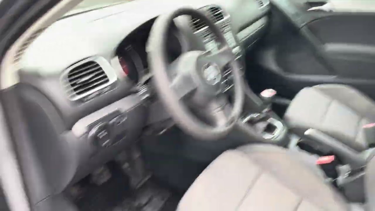 Volkswagen Golf SE 2010 года, 5-ступенчатая механическая коробка передач.