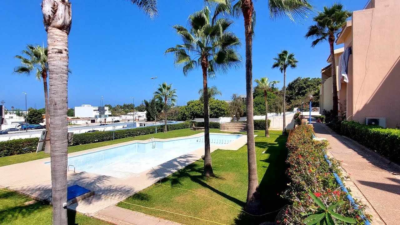 تريبليكس رائع 💥إقامة محروسة 🏘مطلة على البحر 🏊‍♂️ سكن جد راقي(إقامة الصخور البيضاء الهرهورة)