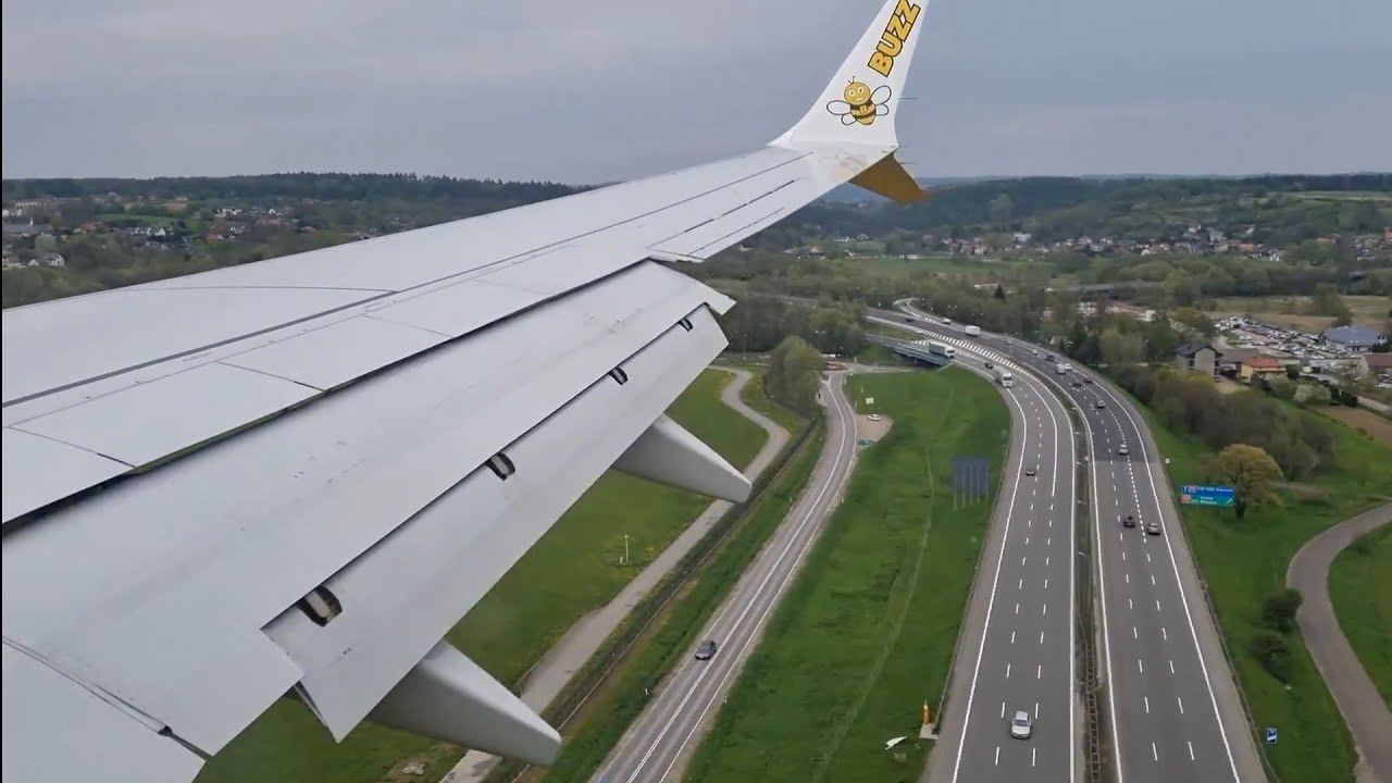 Buzz Boeing 737-8200 (MAX) landing at John PauI II Airport in Krakow, Poland / lądowanie w Krakowie