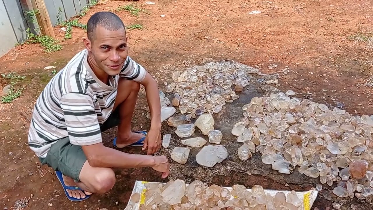 mostrando todos cristais de quartzo branco com transparência que nos temos
