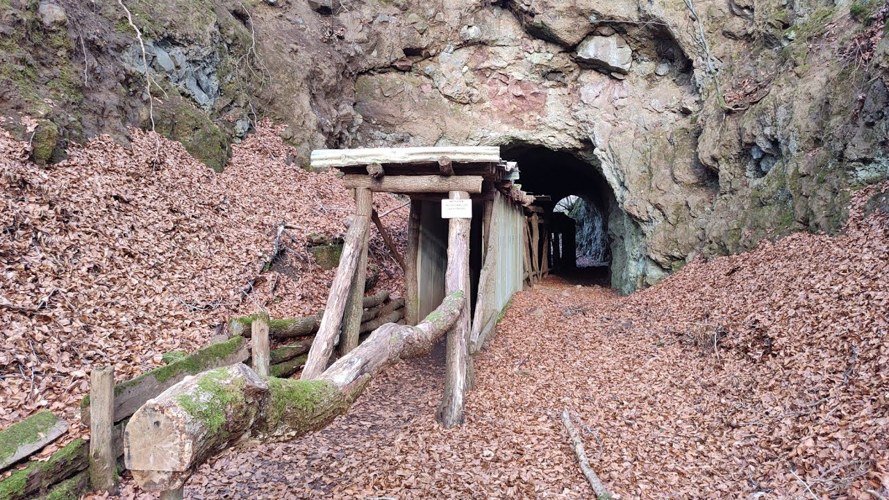 Vulkankrater Arensberg bei Zilsdorf, Martinshöhle und Mariengrotte bei Hohenfels-Essingen