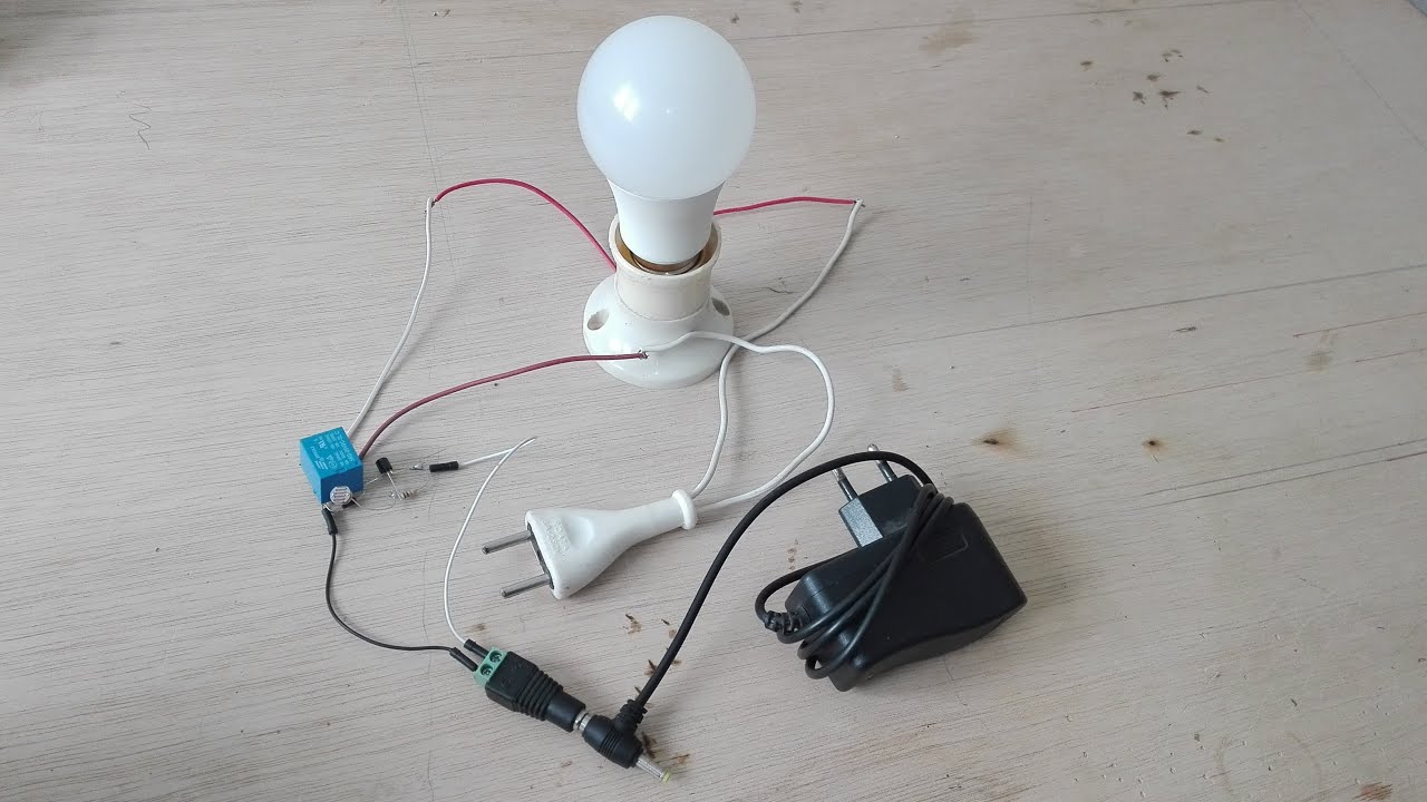 How to make a Darkness Sensor with LDR ( تعلم عمل دائرة فصل وتشغيل  الاناره حسب ضوء الشمس )