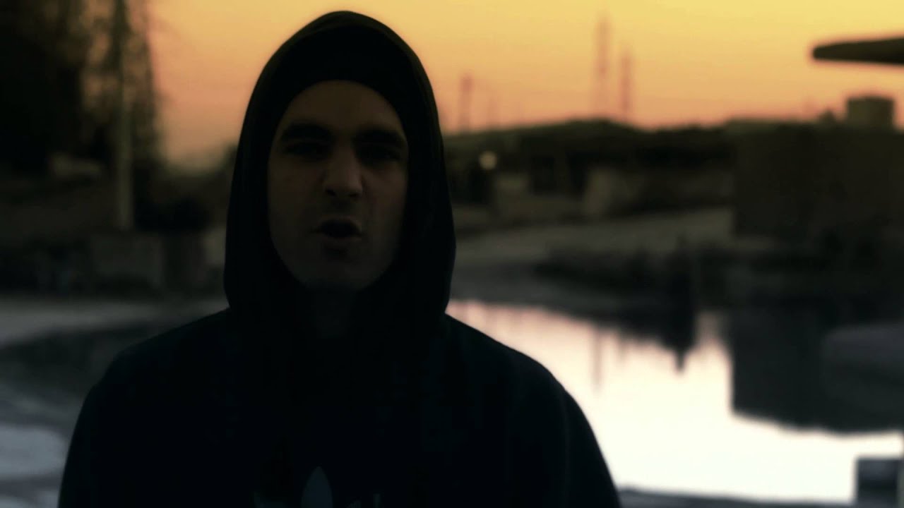 ΣΤΙΧΟΠΑΘΗΣ - MAΣ ΘΕΛΟΥΝΕ ΚΑΤΩ (OFFICIAL VIDEO CLIP)
