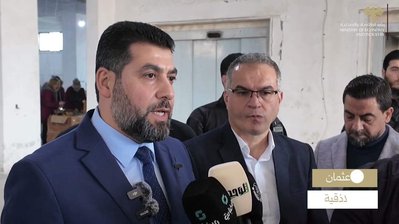 نائب وزير الاقتصاد والصناعة برفقة محافظ اللاذقية خلال جولة ميدانية على الوحدة الإنتاجية باللاذقية
