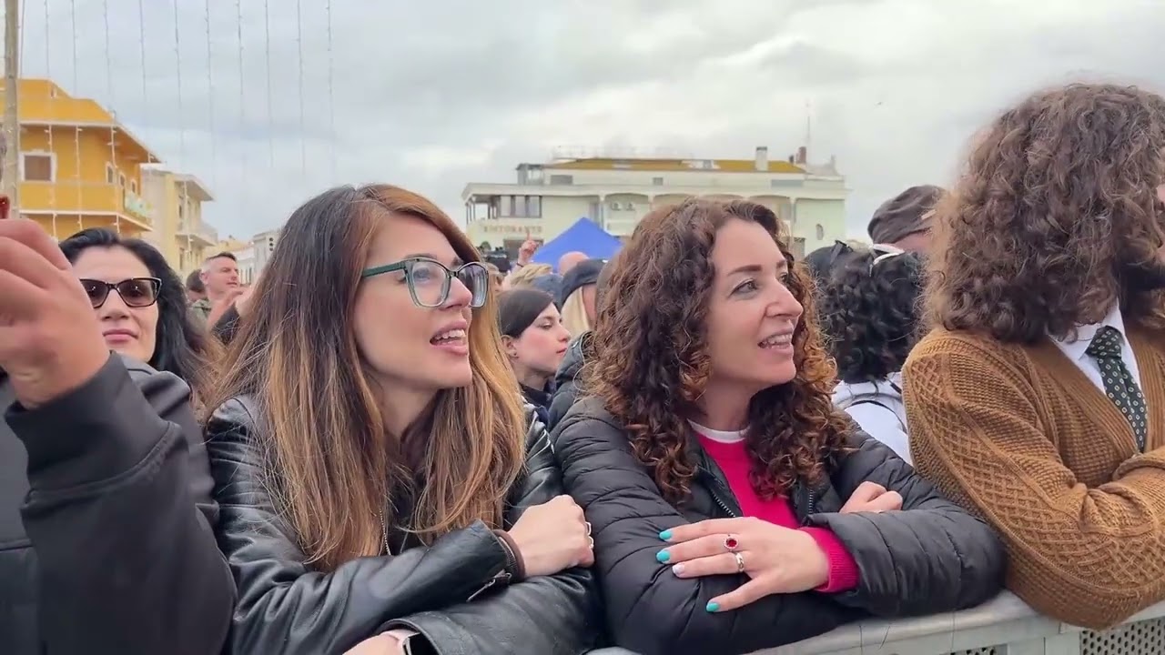 Porto Torres, ufficiale il concerto di Pasquetta:sul palco i The Kolors davanti alla Torre Aragonese