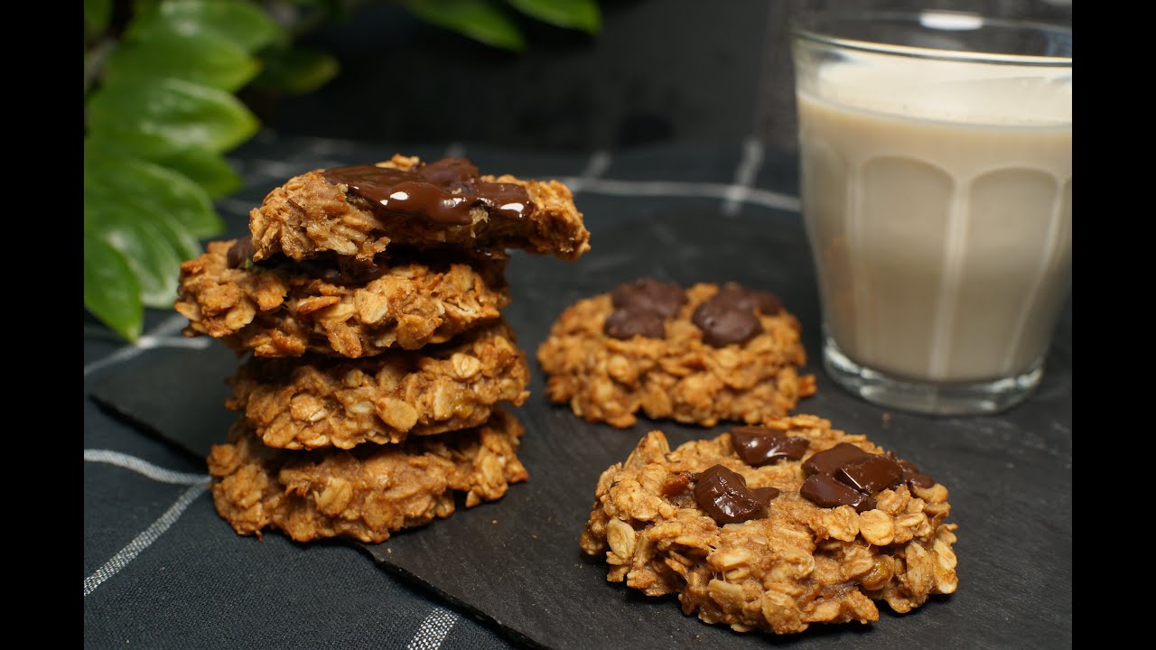4 INGREDIENT OATMEAL COOKIES l NO SUGAR NO FLOUR  l  GREAT FOR BREAKFAST OR DESSERT