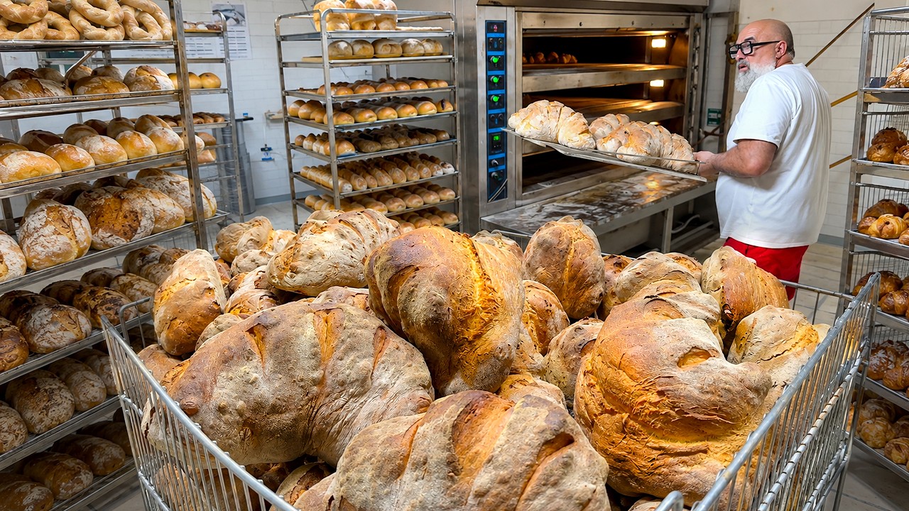 Inside a Bakery Founded in 1890 Making One of Italy&rsquo;s Most Ancient Breads. They start at 11PM!