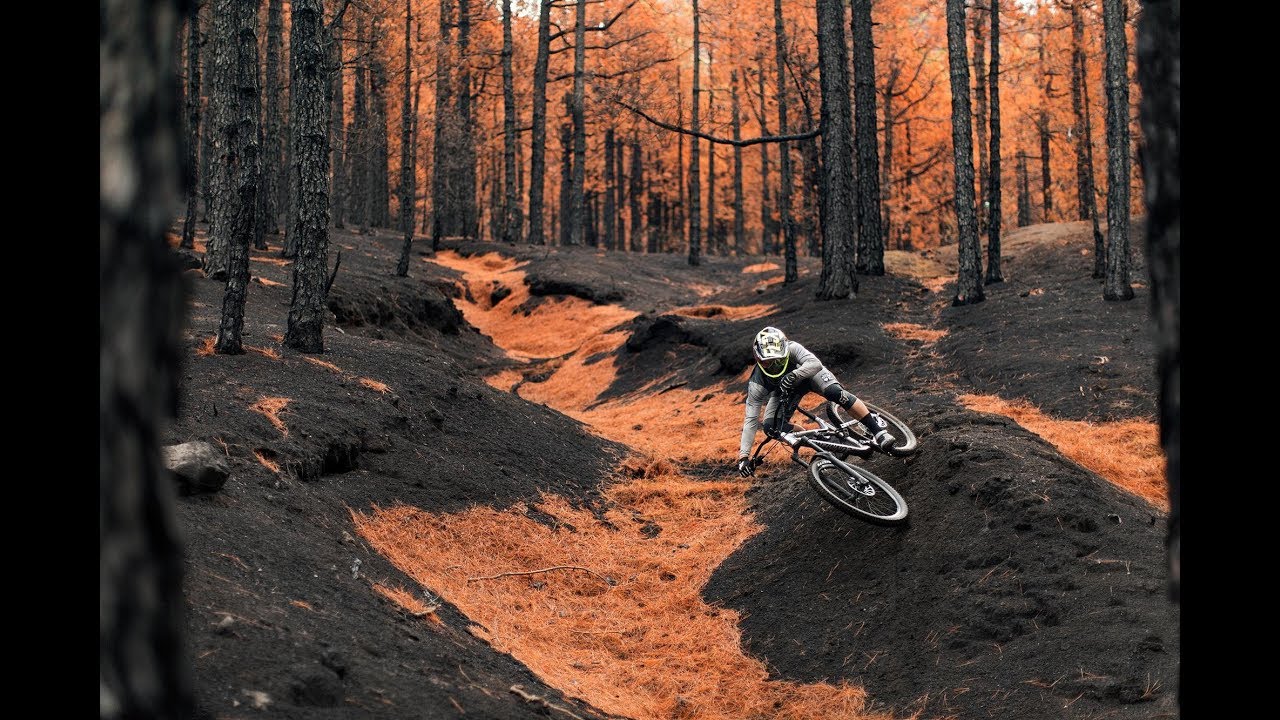 COMMENCAL META AM V4.2 at La Palma - Rémi Thirion