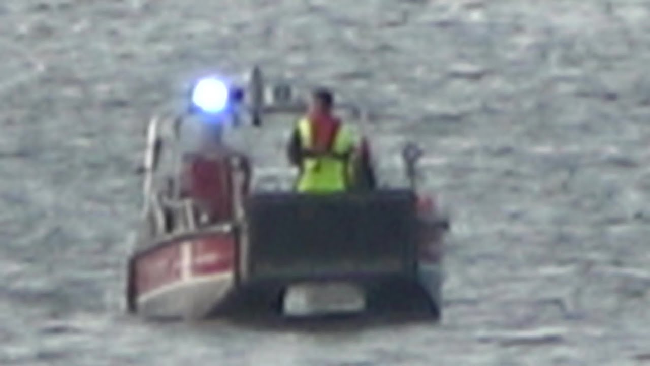 Gemeldeter Schwimmer in Not l&ouml;st Wasserrettungseinsatz aus auf dem Bonner Rhein am 02.06.23