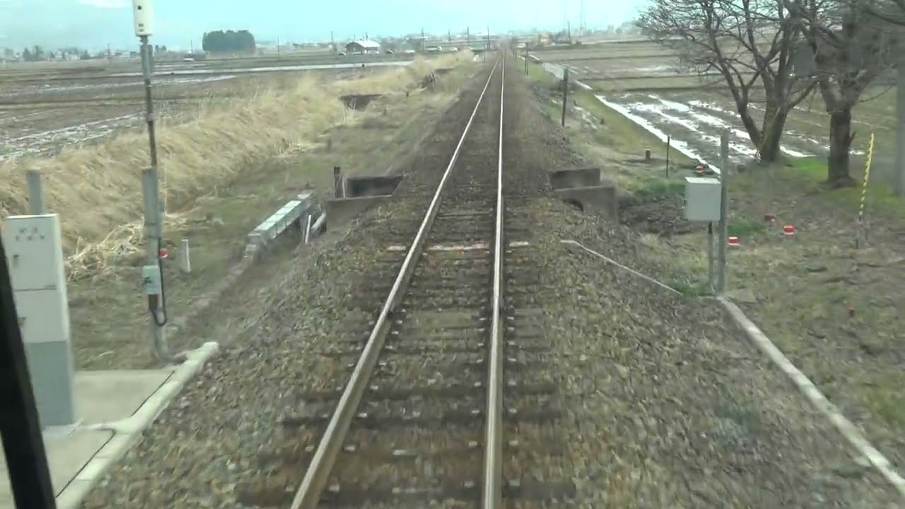 春の九頭竜線 牛ケ原駅～北大野駅間を走行するキハ120形の前面展望