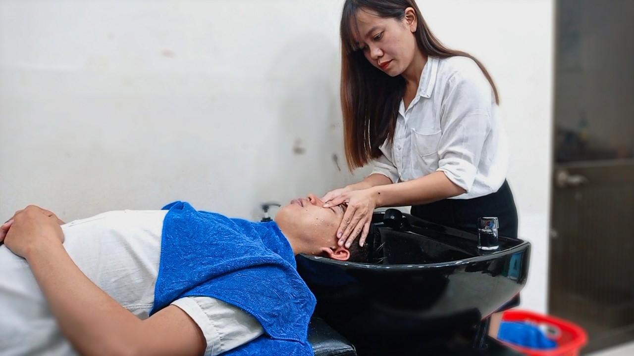 $3 Street Massage in Da Nang Vietnam Unreal Experience Massage Face And Wash Hair With Girl
