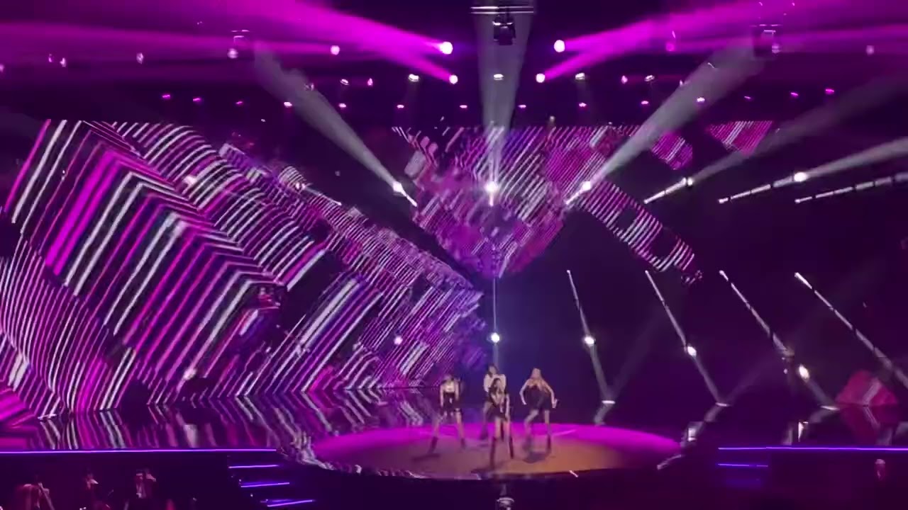 Blackpink- Intro+Shut down- Zénith paris la Villette