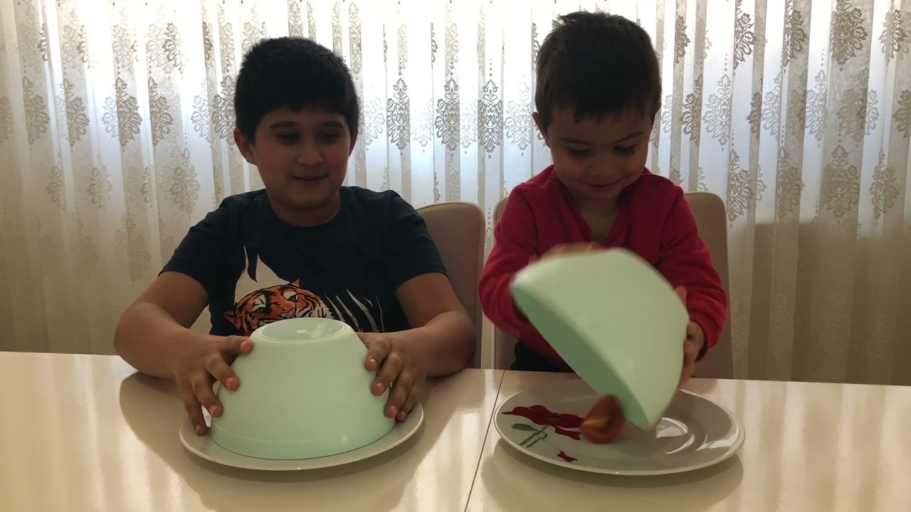 TABAKTAN NE ÇIKARSA YE CHALLENGE / Timur ile Mete Tabaktan Ne Çıkarsa Ye / Mızıkçılık Yapan Kaybeder