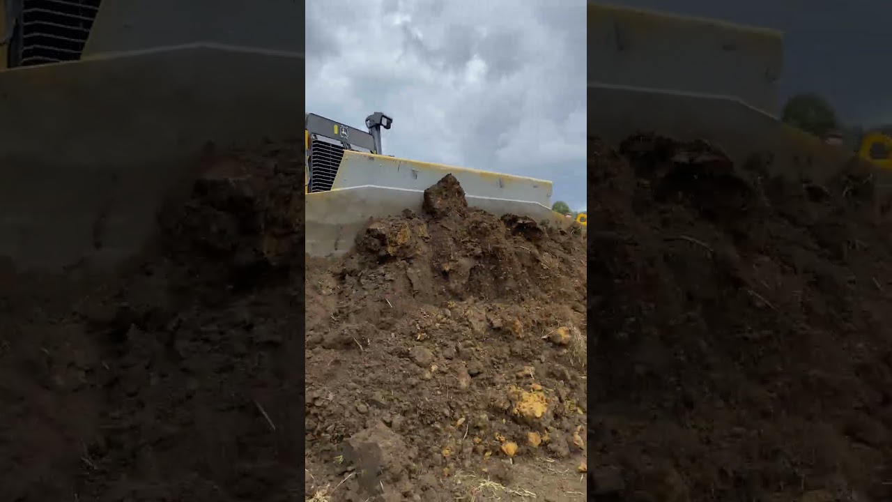 John Deere Biggest PAT blade on market (4.7m wide) &ndash; 950K Dozer