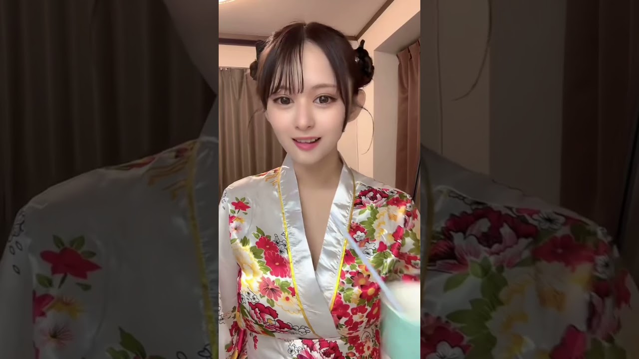 Beautiful Japanese Girl 🥰 Japanese Cosplayer use Kimono with Cute Voice 😍