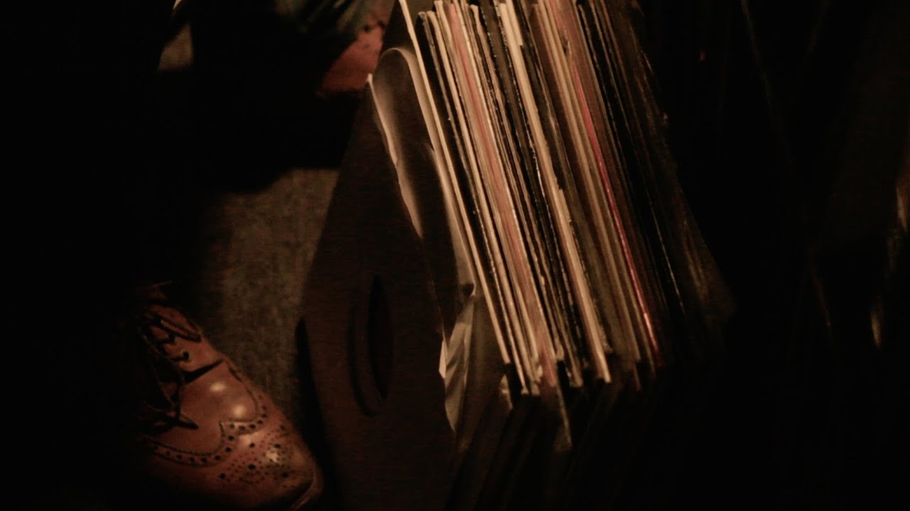 Richard Fearless (Death in Vegas) in his London Studio video