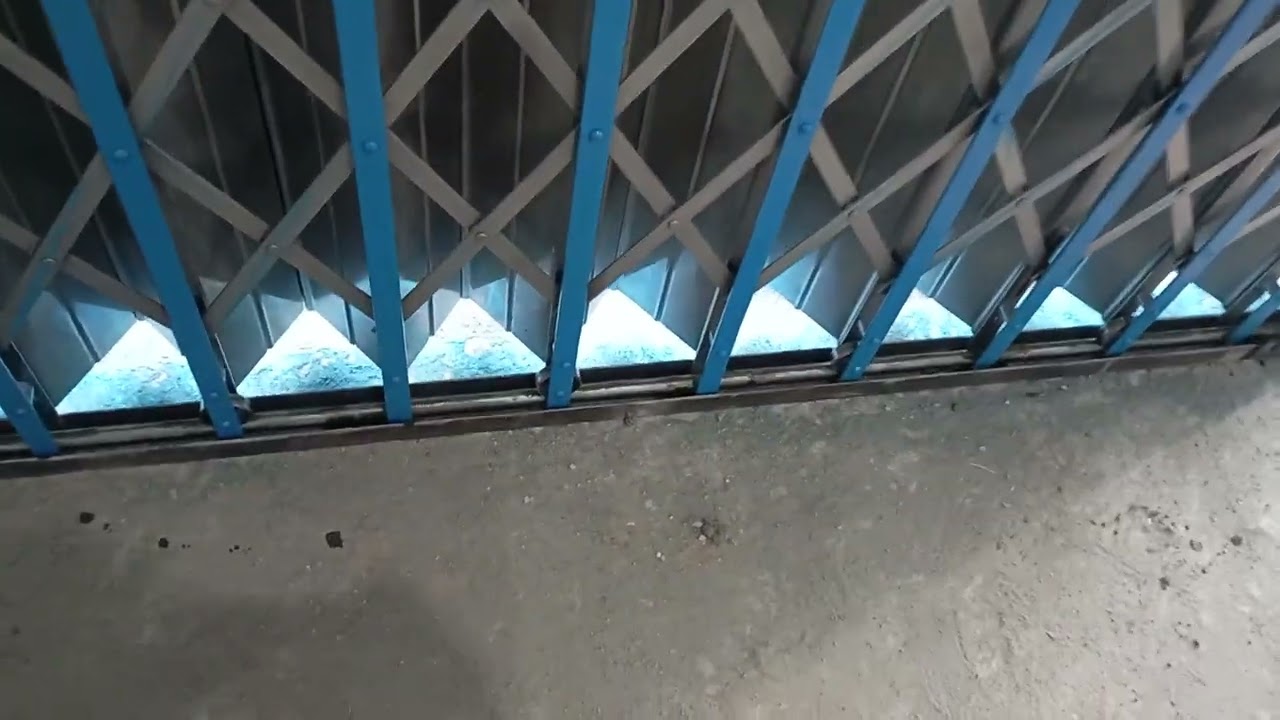 Pemasangan pintu harmonika dan plapon