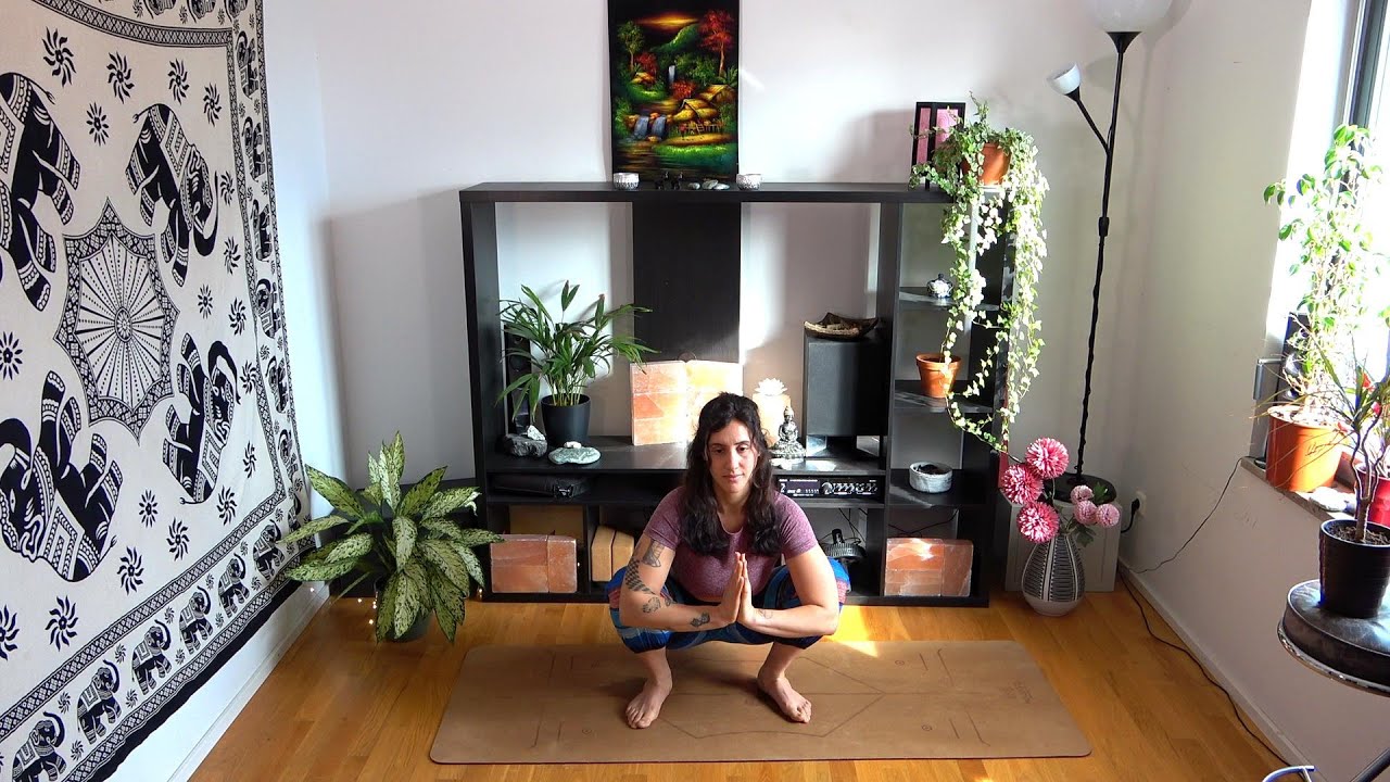 Malasana - Yogic squat explained - Strengthen your legs and back- Natural Yoga With Alis