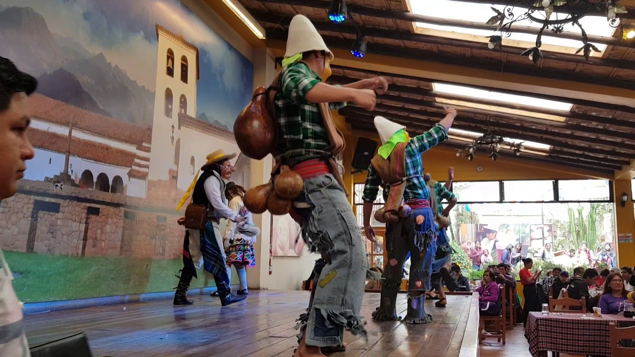 Cucasaru (Cusco). Baile típico.