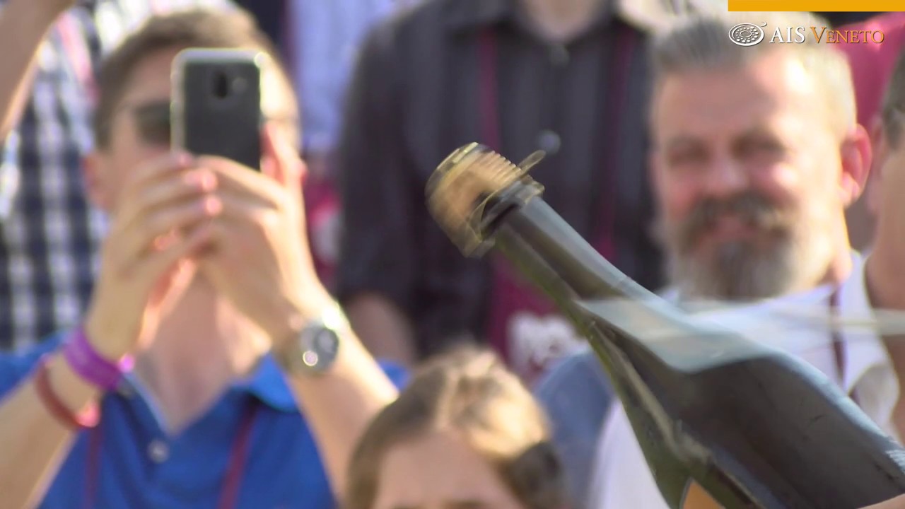 Bollicine Wine Experience 2019 | 1&deg; Trofeo Regionale Servizio &agrave; Sabrage in 60 secondi