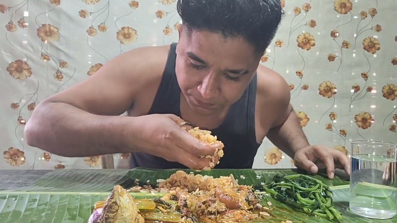 Eating spicy pork with mustard leaf 🌿 carry 