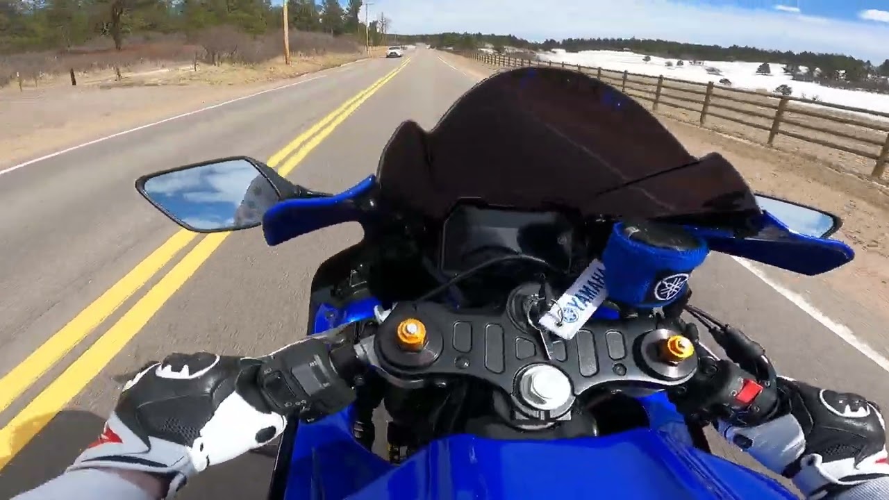 2022 Yamaha R7 vs Ninja 650