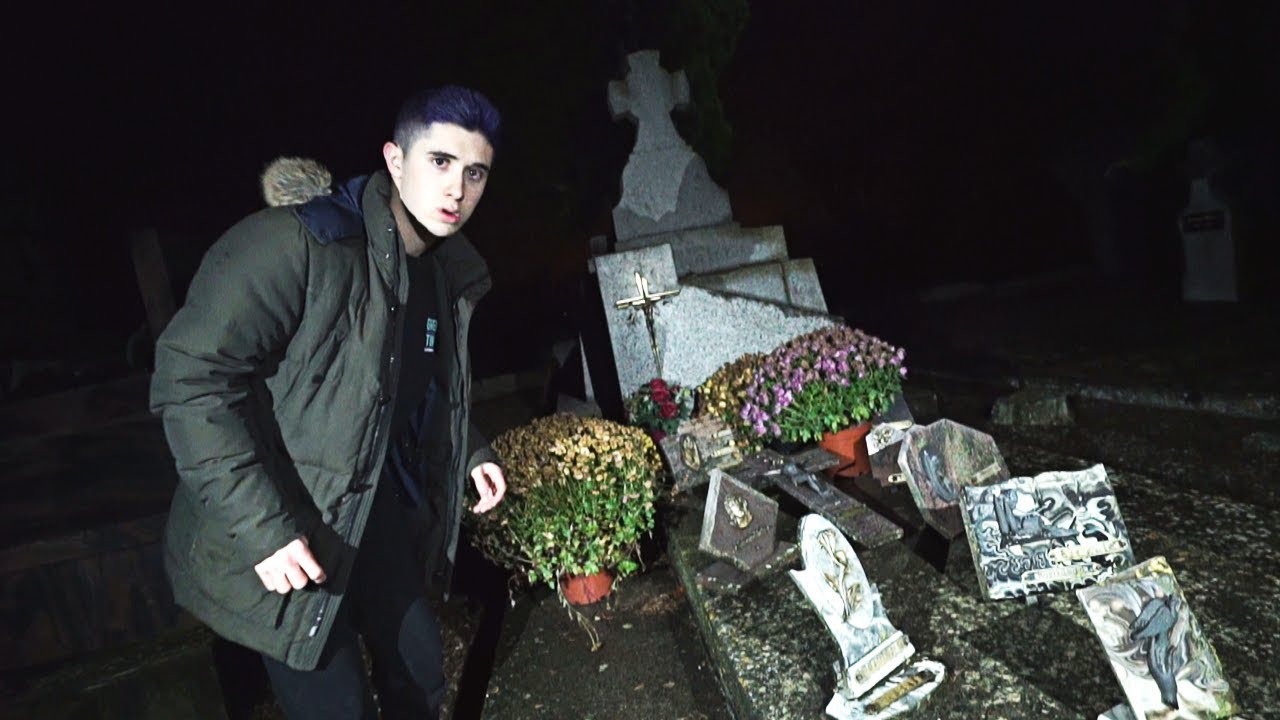 Hemos ENCONTRADO el CEMENTERIO de los DUEÑOS del CASTILLO!! **PASAN COSAS MUY RARAS**